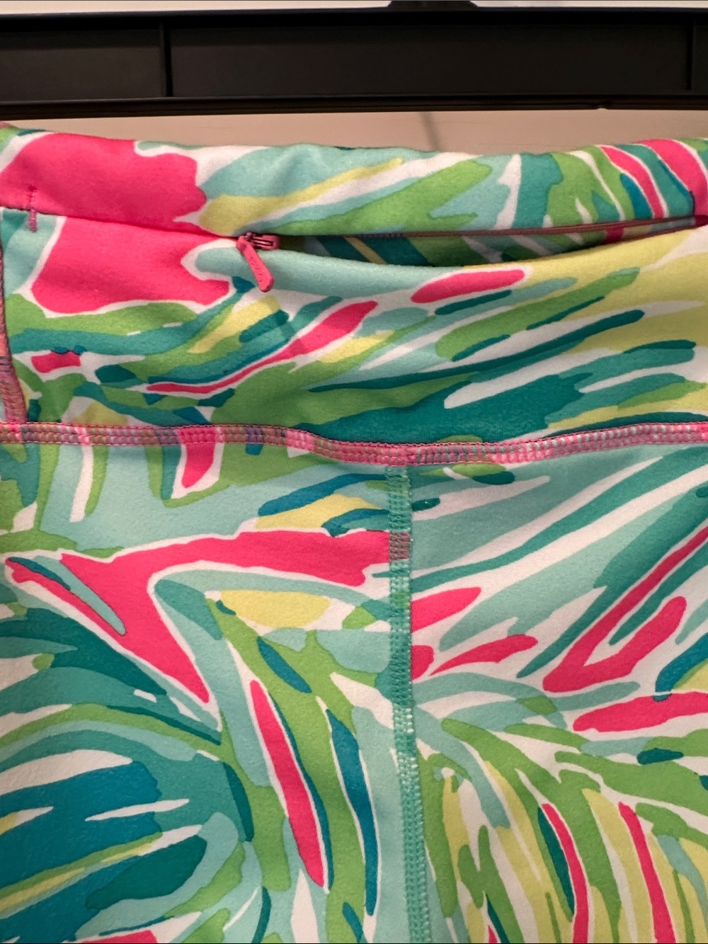 Lilly Pulitzer Luxletic Legging in Tropical Storm Green/Pink Sz XL - Picture 5 of 8